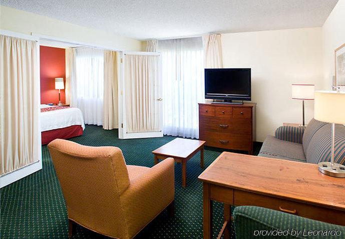 Residence Inn Бейкерсфілд Номер фото
